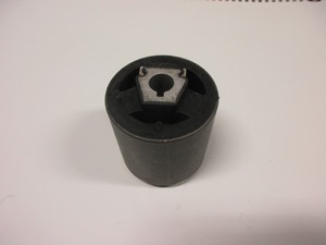 Silentblocs tirant de chasse Renforcés (diam.66 x L.76 x T.14) 2 x 74.00 = 148.00 HT