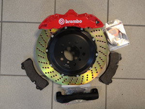 Kit frein AV Complet BREMBO GT Etriers 6 pistons (noir, rouge, gris ou jaune) Disques 380/32 percés ou rainurés sur bols Alu, plaquettes sport et durites - 3925.00 HT 